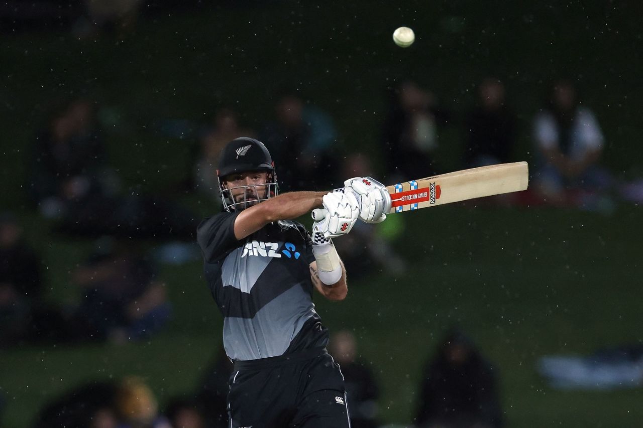Daryl Mitchell swats one away, New Zealand vs Bangladesh, 2nd T20I, Napier, March 30.2021