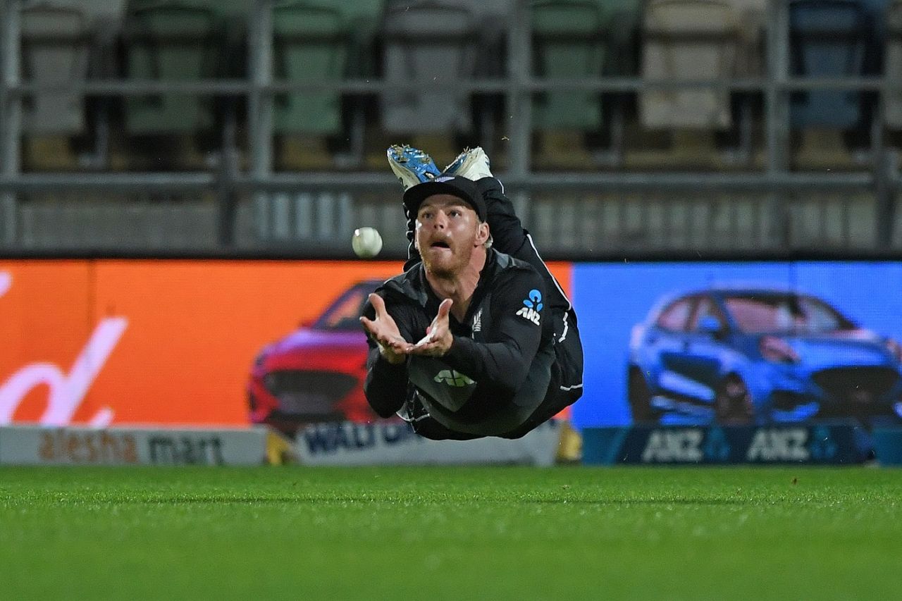 Glenn Phillips nearly pulled off a stunning catch in the outfield, New Zealand vs Bangladesh, 2nd T20I, Napier, March 30.2021