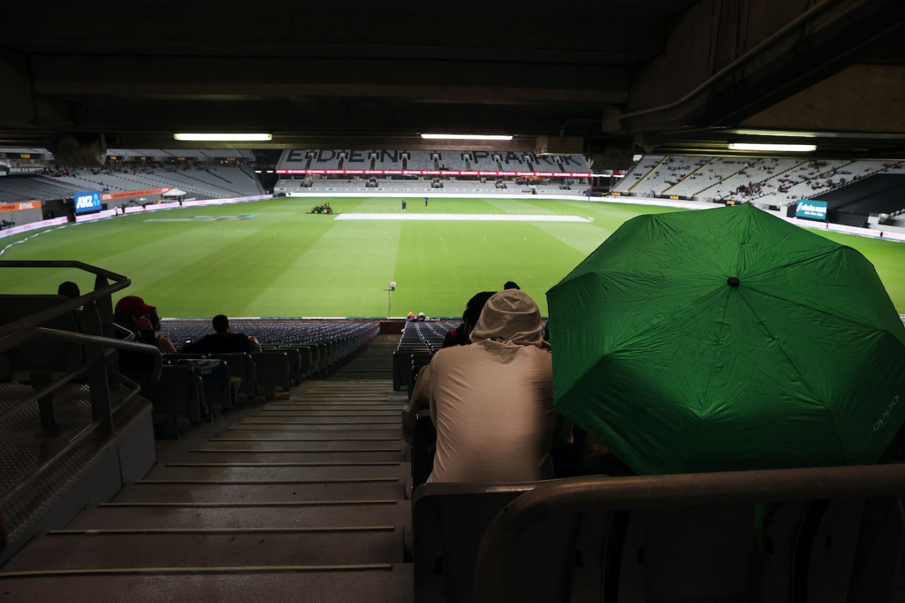 Spectators wait as rain delays the start of play, New Zealand vs Bangladesh, 3rd T20I, Auckland, April 1, 2021