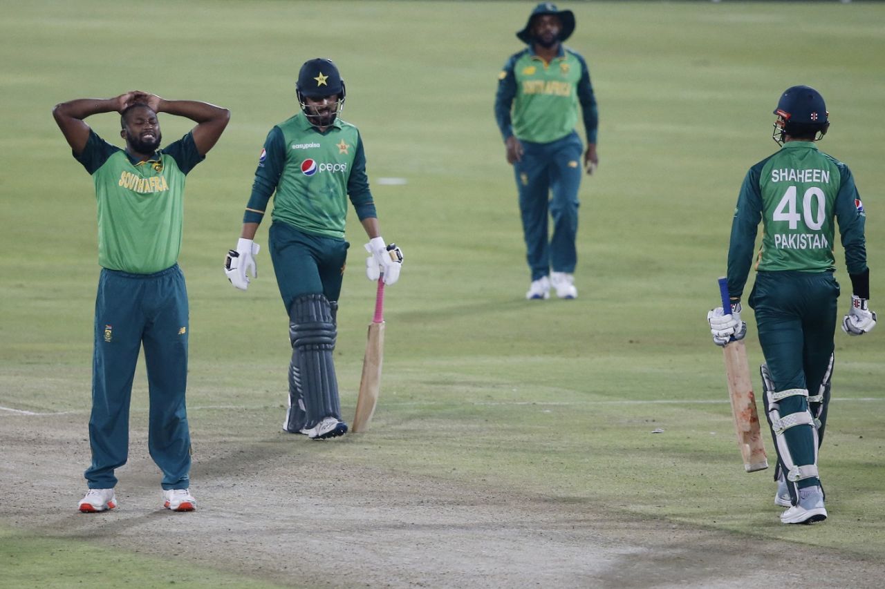 Andile Phehlukwayo wears a look of anguish after Faheem Ashraf hit the winnings runs in Shaheen Afridi's company, South Africa vs Pakistan, 1st ODI, Centurion, April 2, 2021