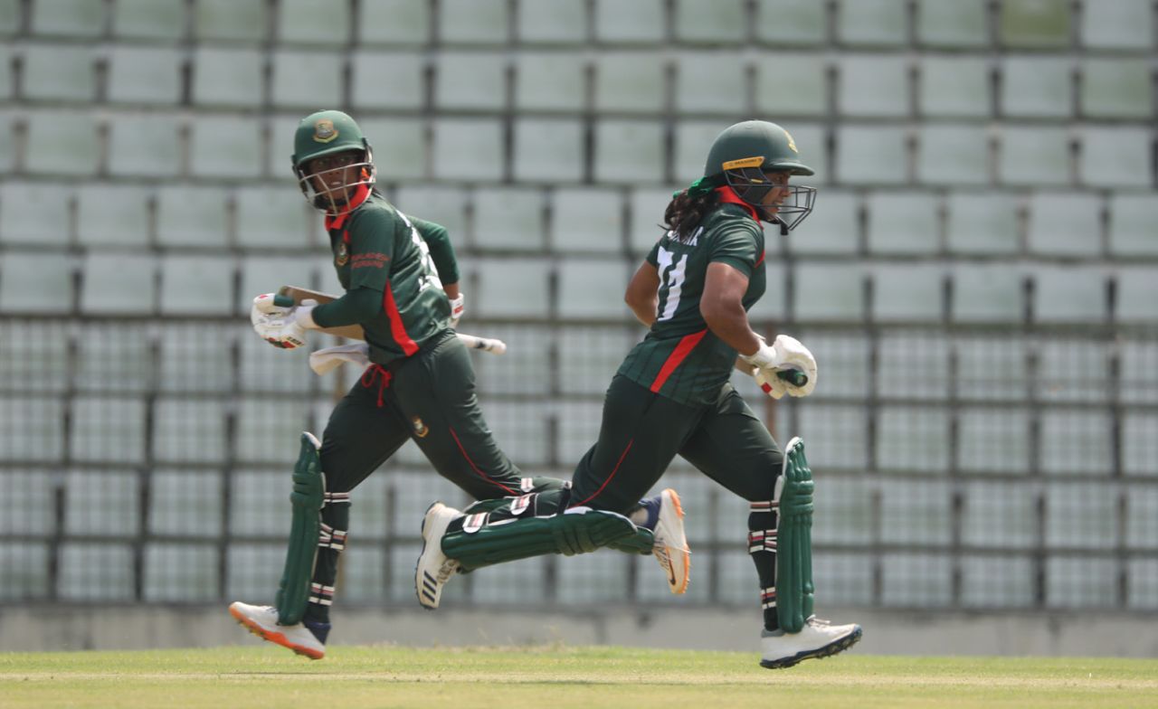 Murshida Khatun and Sharmin Sultana run across for a single, Bangladesh Women Emerging Players vs South Africa Women Emerging Players, 1st match, Sylhet, April 4, 2021