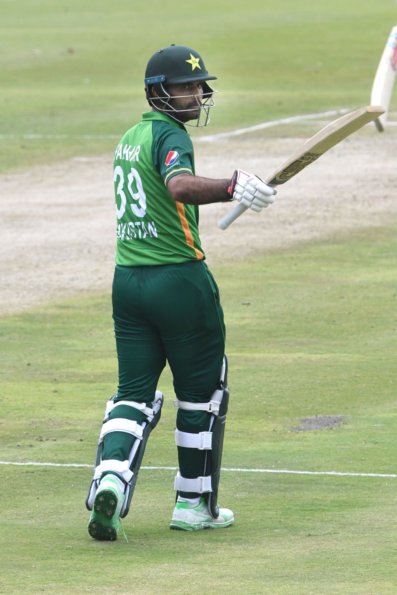 Fakhar Zaman acknowledges the applause from his dressing room, South Africa vs Pakistan, 3rd ODI, Centurion, April 7, 2021