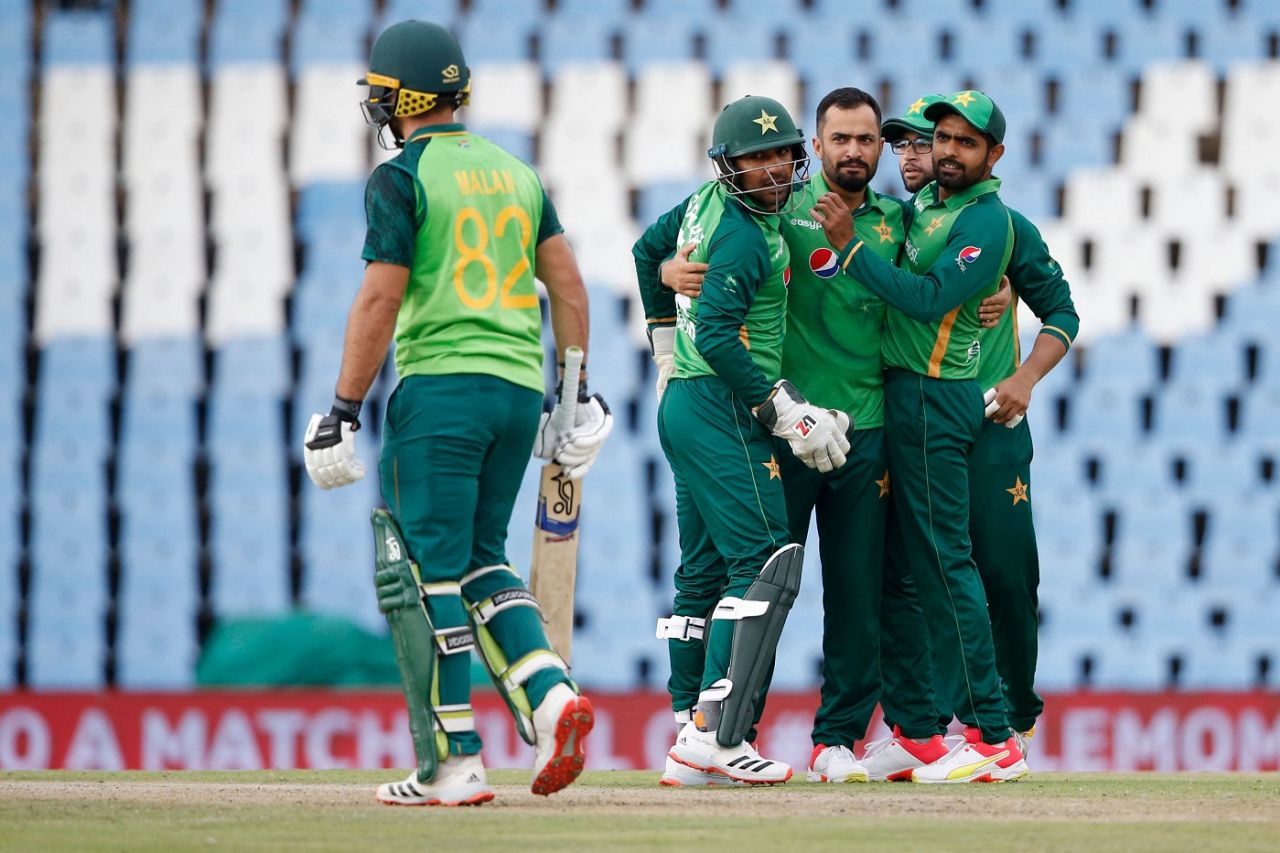 Mohammad Nawaz celebrates after dismissing Janneman Malan, South Africa vs Pakistan, 3rd ODI, Centurion, April 7, 2021 