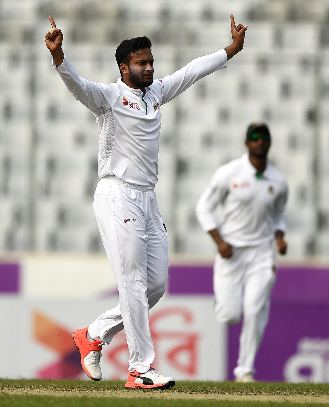 Shakib Al Hasan celebrates a wicket, Bangladesh v England, 2nd Test, Mirpur, 3rd day, October 30, 2016
