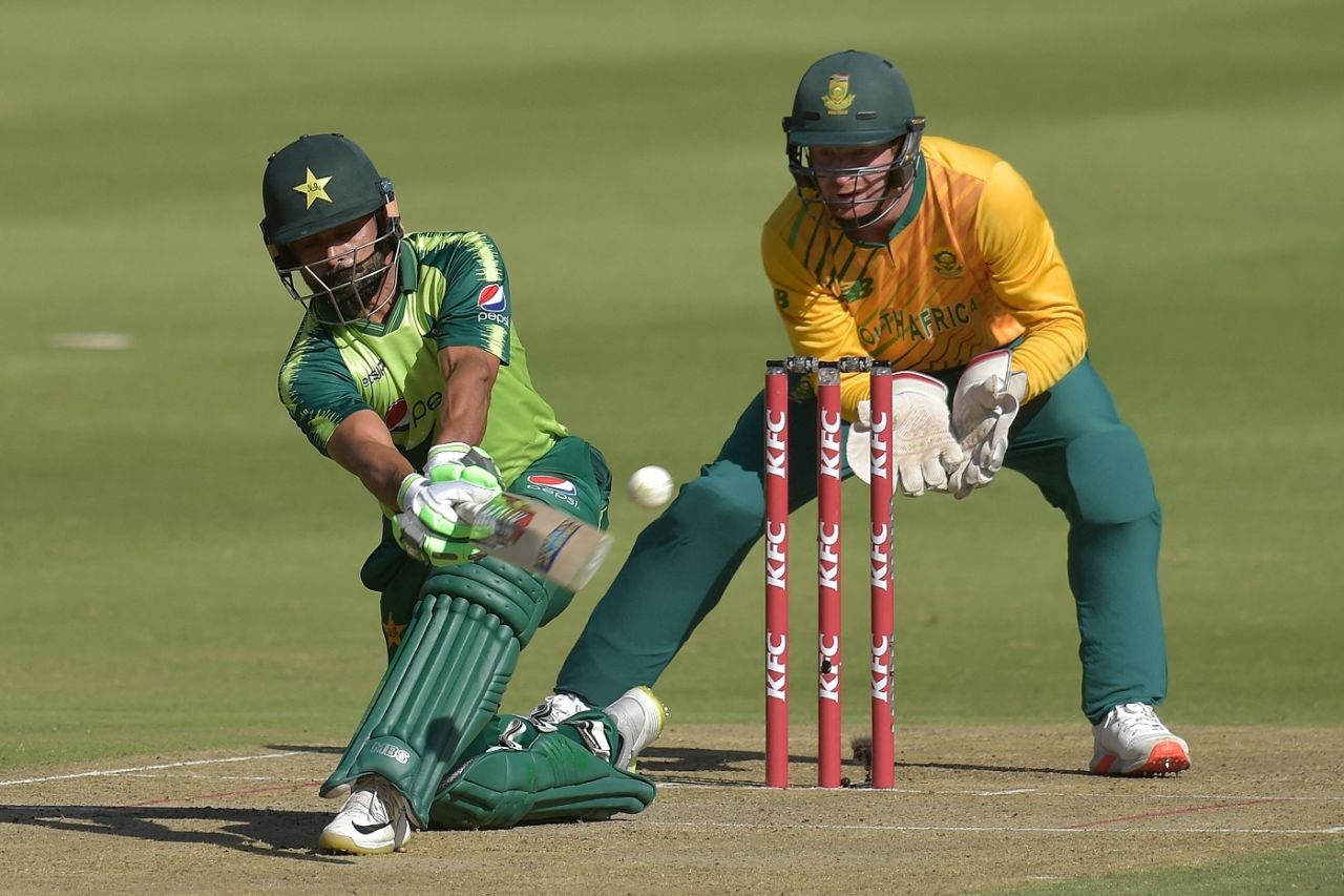 Mohammad Hafeexz plays a slog sweep, South Africa vs Pakistan, 2nd T20I, Johannesburg, April 12, 2021