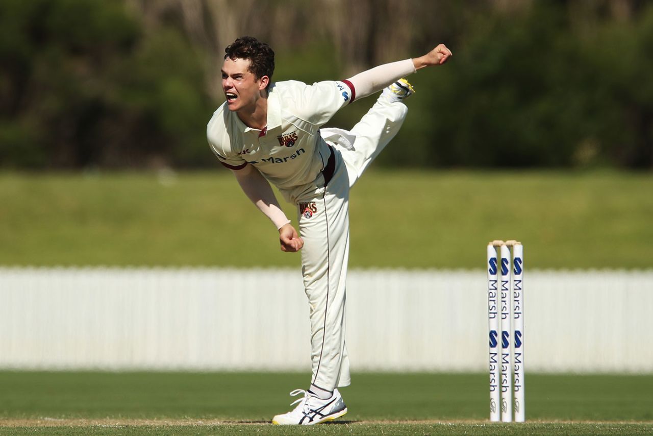 Mitchell Swepson rips through the crease, New South Wales vs Queensland, Sheffield Shield, Wollongong, April 3, 2021