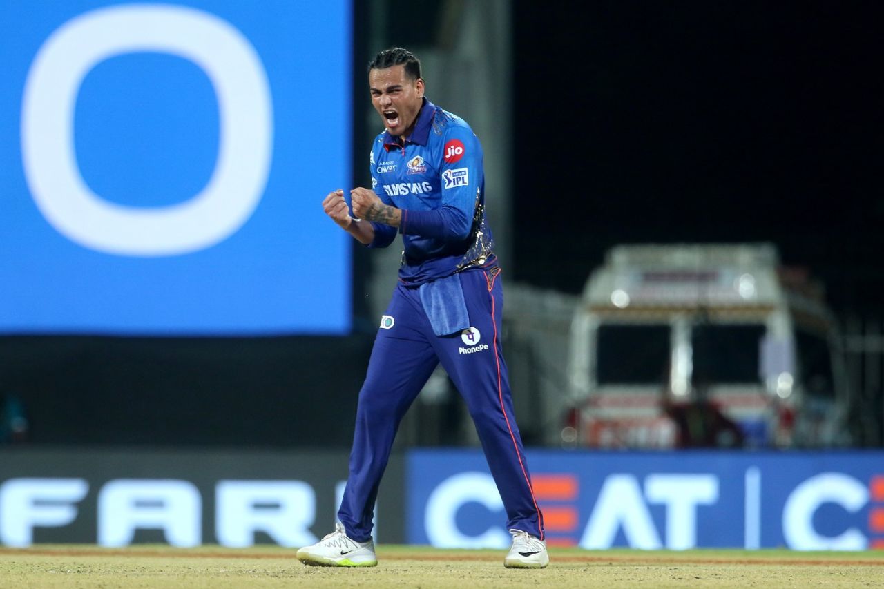 Rahul Chahar exults after dismissing Shubman Gill, Kolkata Knight Riders vs Mumbai Indians, IPL 2021, Chennai, April 13, 2021