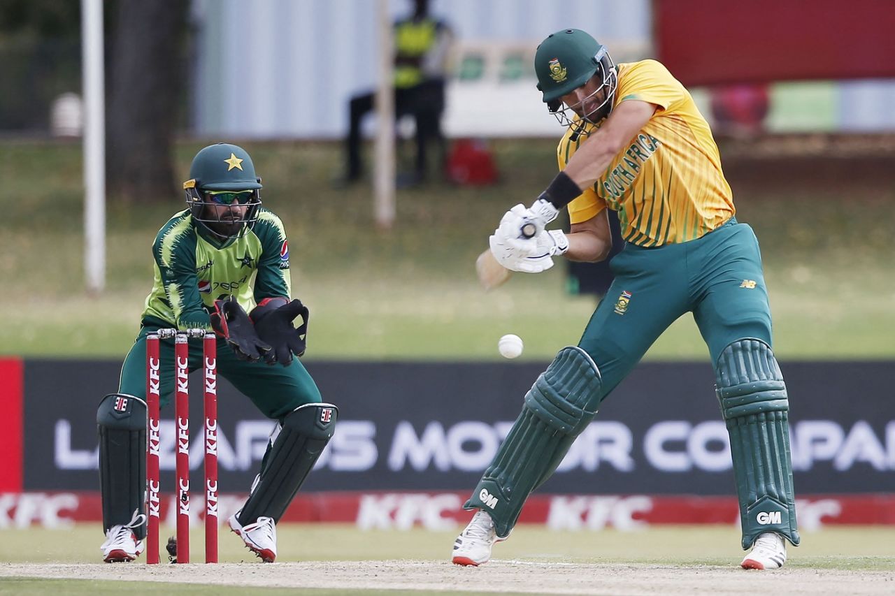 Aiden Markram makes room to play on the off side, South Africa vs Pakistan, 3rd T20I, Centurion, April 14, 2021r