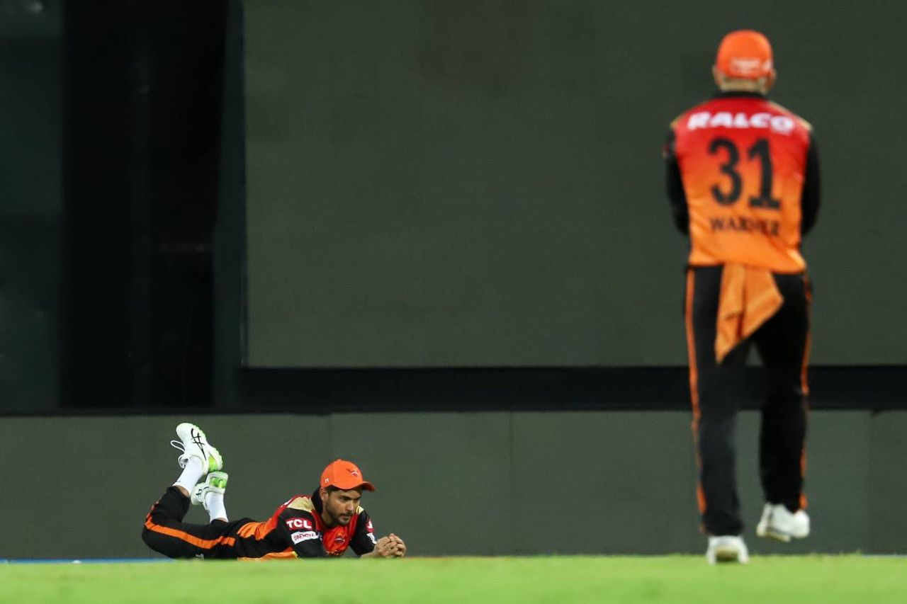 Manish Pandey watches the ball into his hands after diving, Sunrisers Hyderabad vs Royal Challengers Bangalore, IPL 2021, April 14 2021