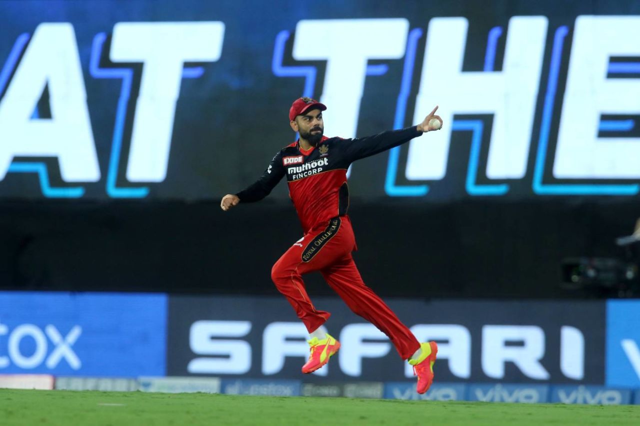 Virat Kohli points to the RCB box after taking a catch, Sunrisers Hyderabad vs Royal Challengers Bangalore, IPL 2021, Chennai, April 14, 2021