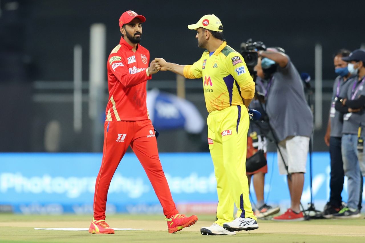 KL Rahul and MS Dhoni bump fists at the toss, Punjab Kings vs Chennai Super Kings, IPL 2021, Mumbai, April 16, 2021