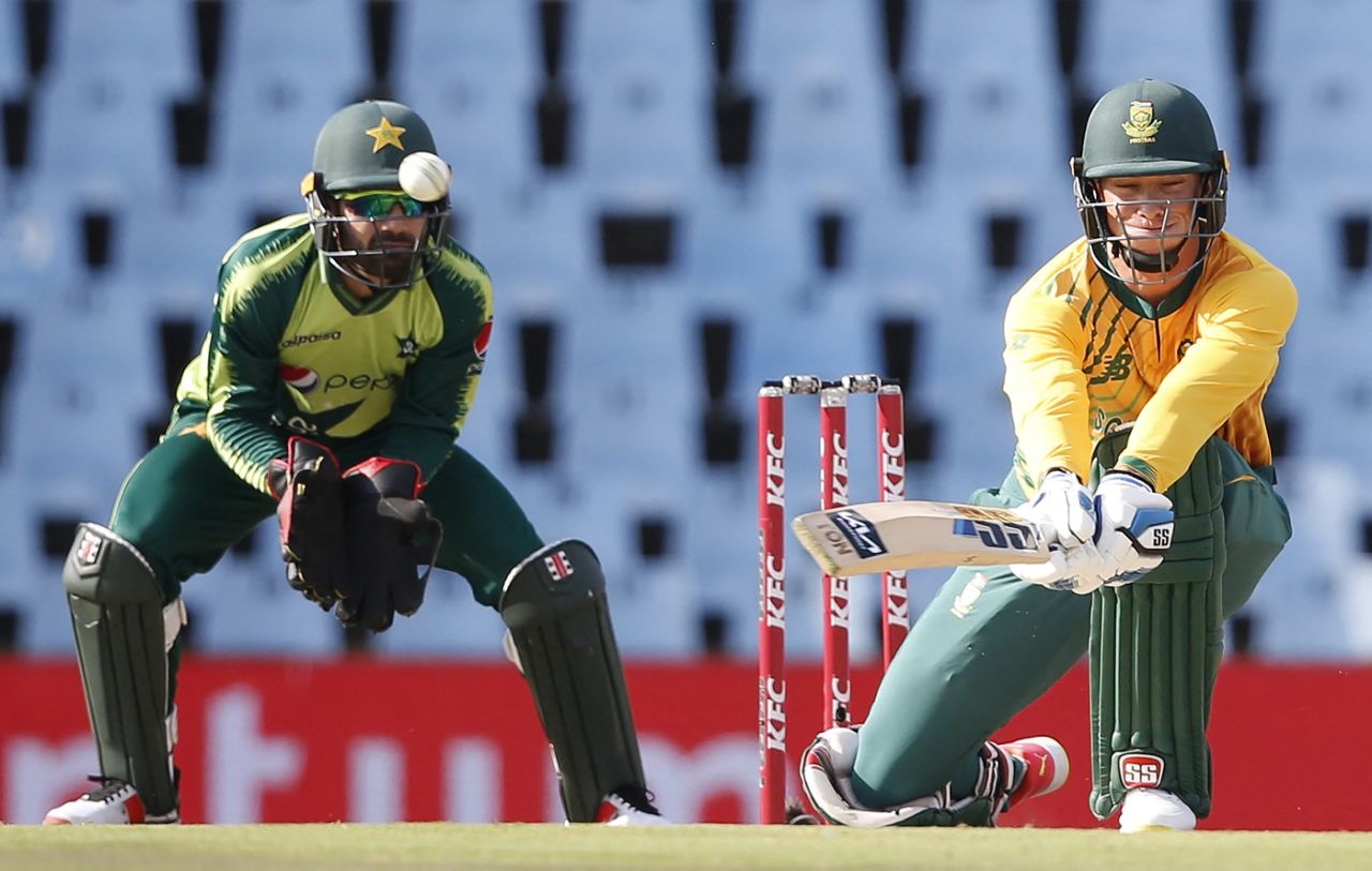Rassie van der Dussen plays a reverse sweep, South Africa vs Pakistan, 4th T20I, Centurion, April 16, 2021