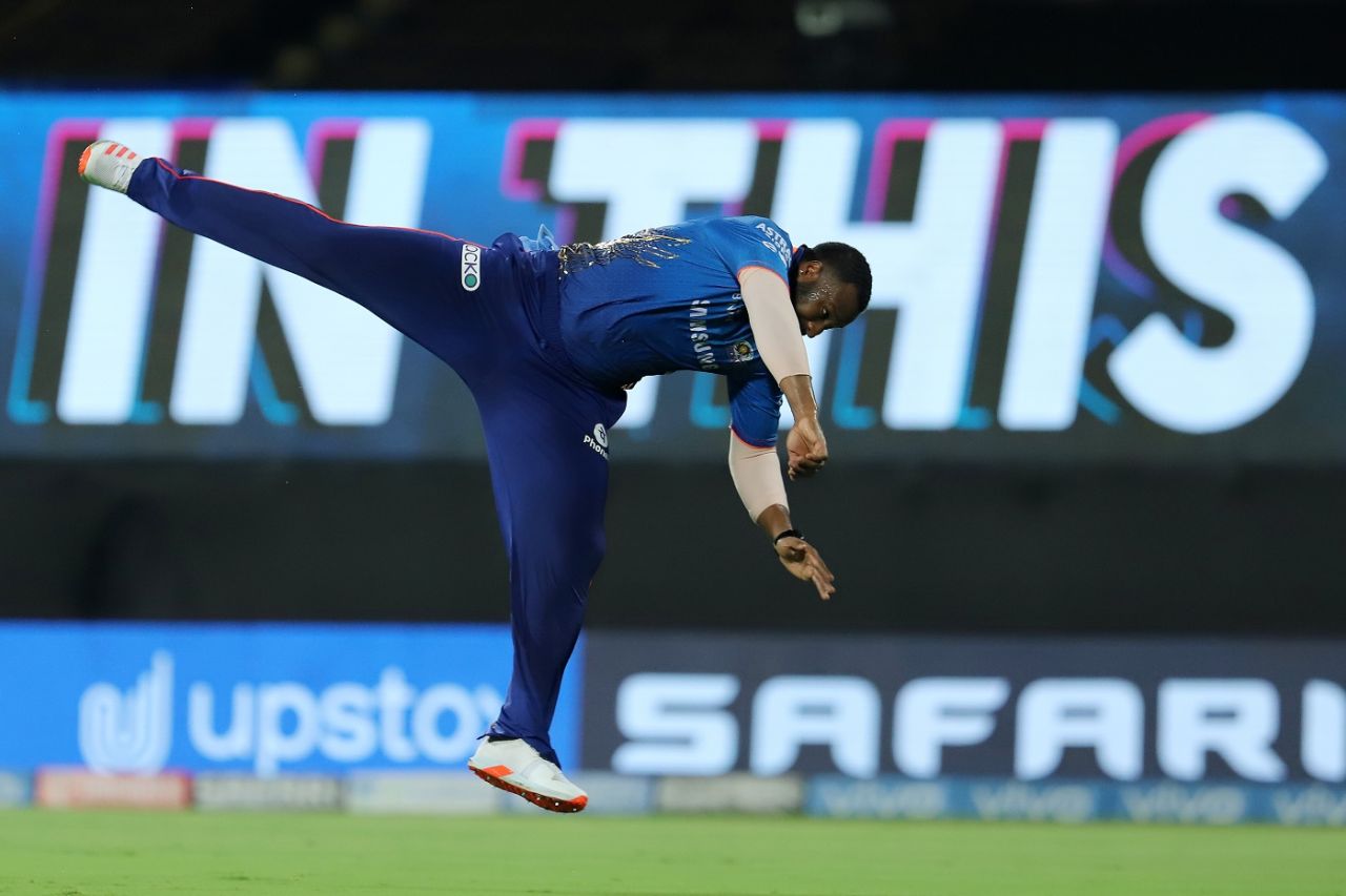 Kieron Pollard puts in an acrobatic effort in the field, who effected two run-outs, Mumbai Indians vs Sunrisers Hyderabad, IPL 2021, Chennai, April 17, 2021