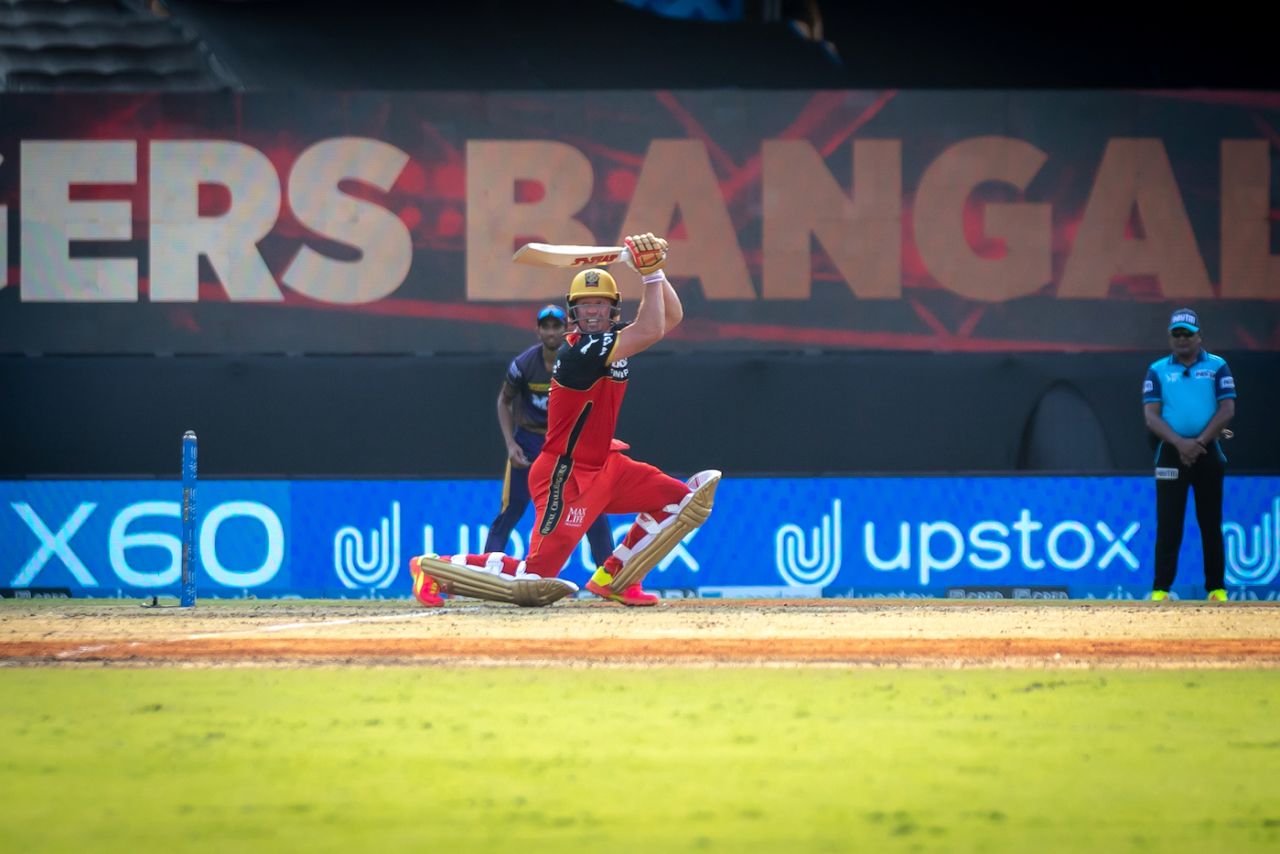 AB de Villiers plays through the off-side field, Royal Challengers Bangalore vs Kolkata Knight Riders, IPL 2021, Chennai, April 18, 2021


