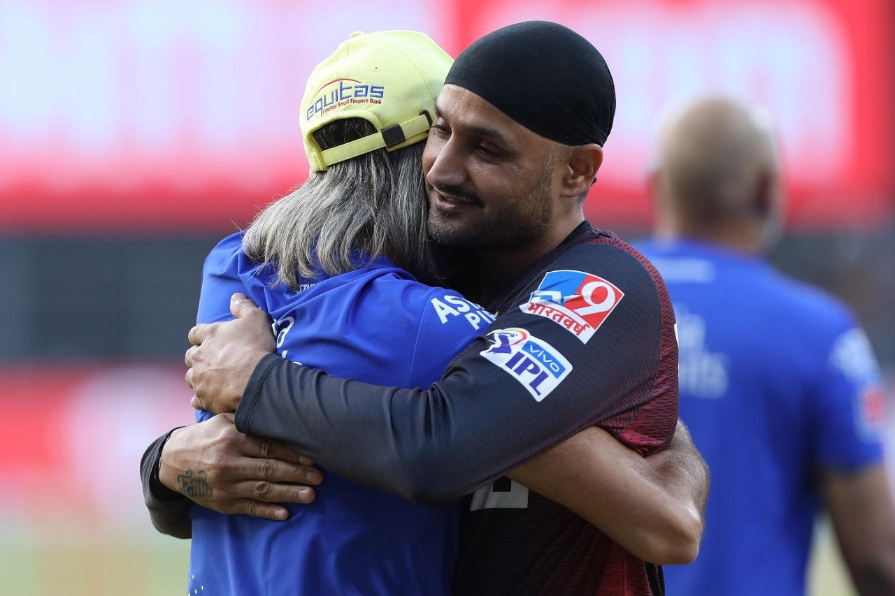 Veteran spinners Imran Tahir and Harbhajan Singh share an embrace, Kolkata Knight Riders vs Chennai Super Kings, IPL 2021, Mumbai, April 21, 2021