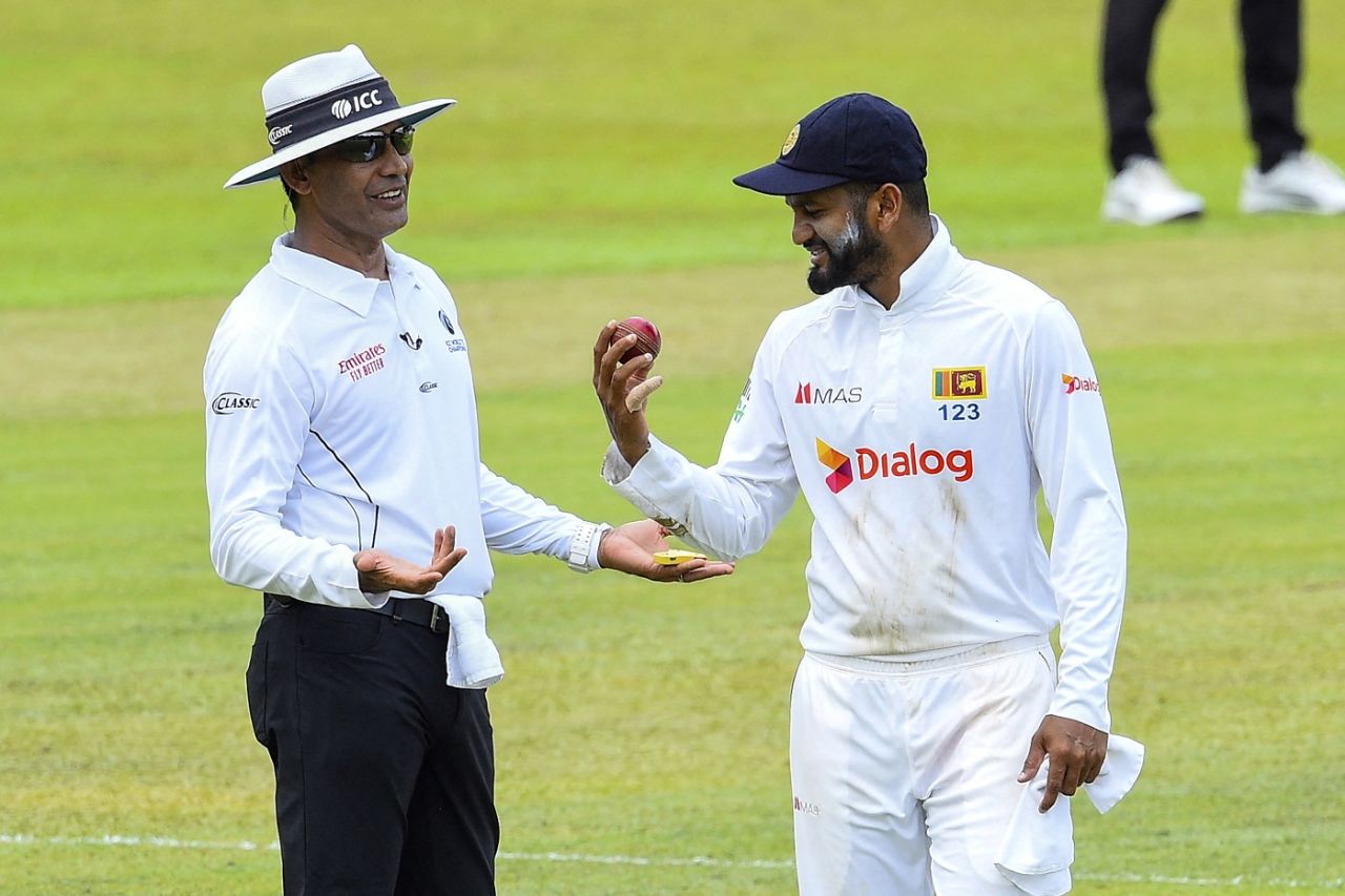 Dimuth Karunaratne speaks with umpire Ruchira Palliyaguruge, Sri Lanka vs Bangladesh, 1st Test, Pallekele, 1st day, April 21, 2021

