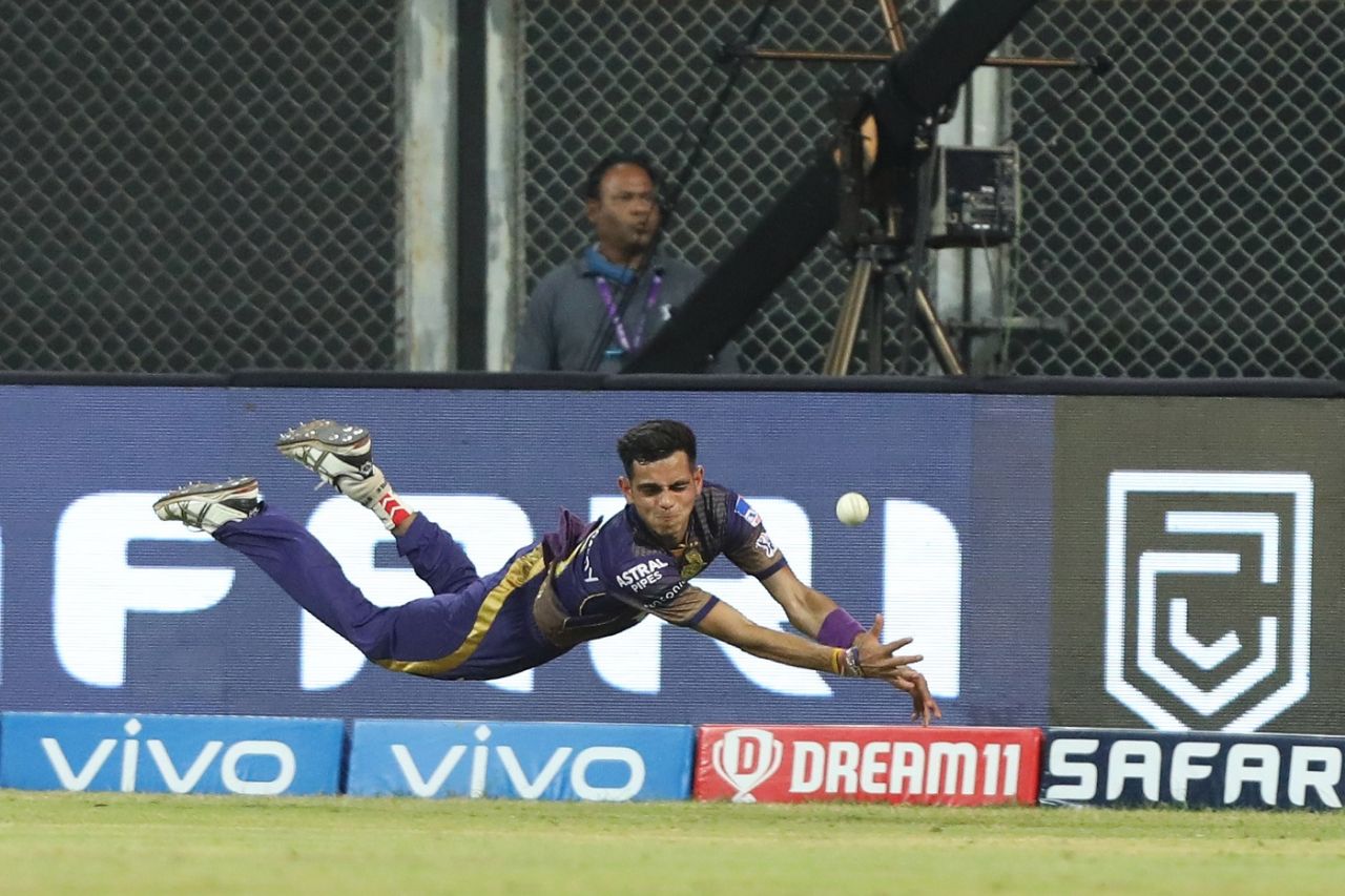Kamlesh Nagarkoti attempts a difficult catch, Kolkata Knight Riders vs Chennai Super Kings, IPL 2021, Mumbai, April 21, 2021