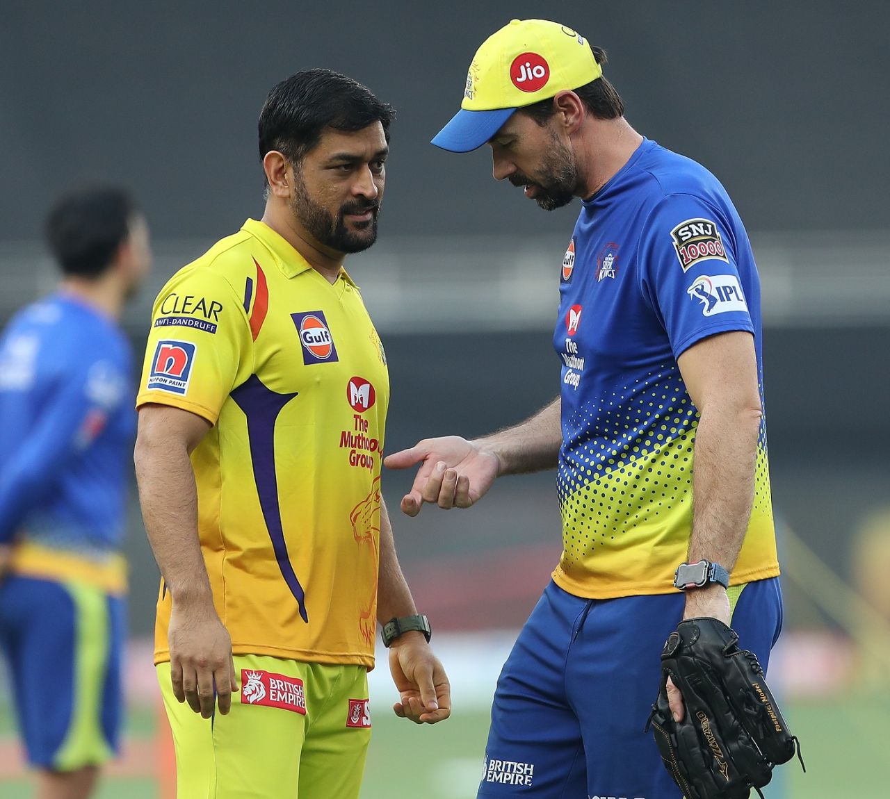 Stephen Fleming chats with MS Dhoni, Dubai, October 4, 2020
