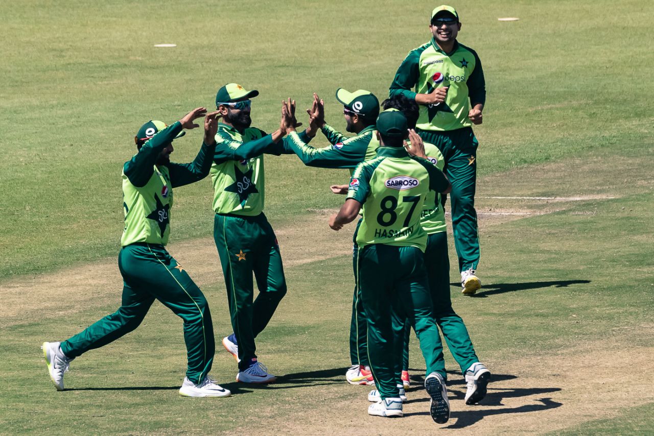Pakistan celebrates after Faheem Ashraf dismisses Brendan Taylor, Zimbabwe v Pakistan, 2nd T20I, Harare, April 23, 2021