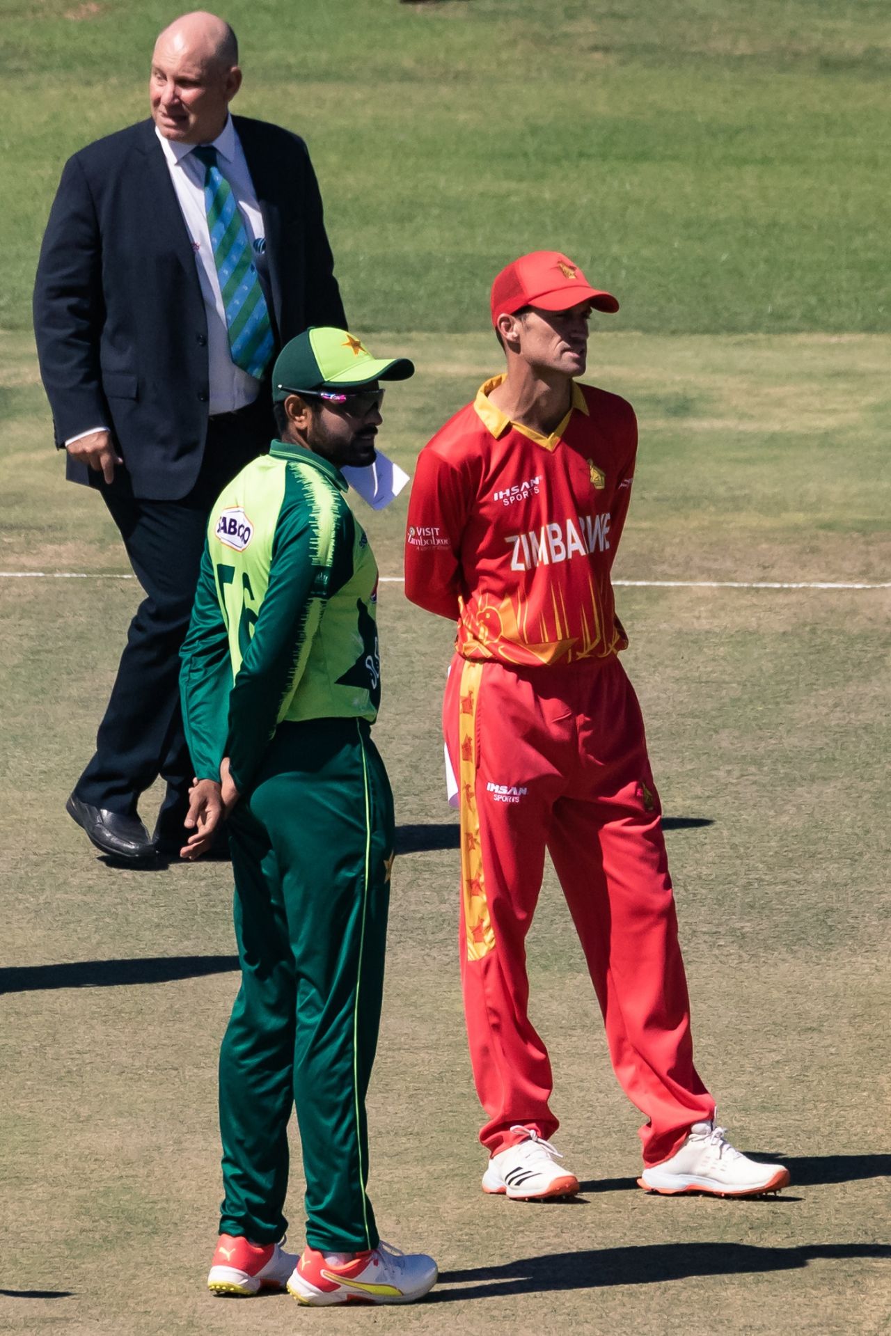 Babar Azam and Sean Williams at the toss, Zimbabwe vs Pakistan, 3rd T20I, Harare, April 25, 2021