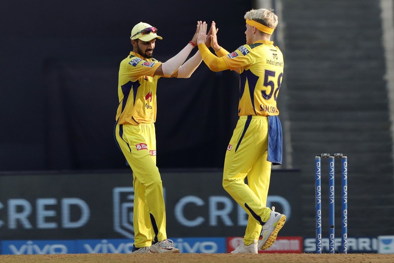 Ruturaj Gaikwad and Sam Curran celebrate the wicket of Virat Kohli, Chennai Super Kings vs Royal Challengers Bangalore, IPL 2021, Mumbai, April 25, 2021