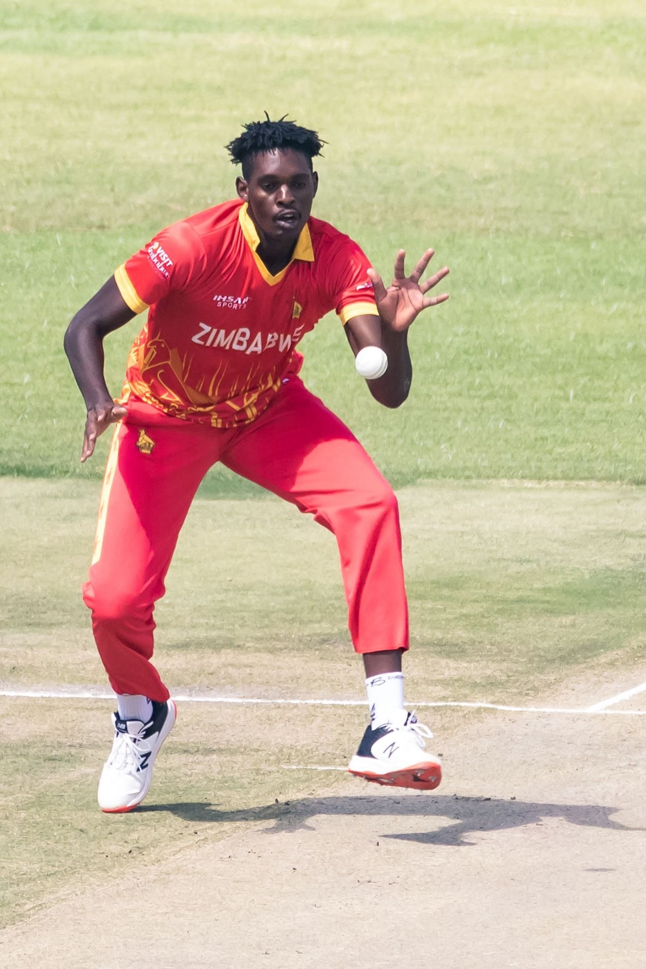 Richard Ngarava in action, Zimbabwe vs Pakistan, 3rd T20I, Harare, April 25, 2021