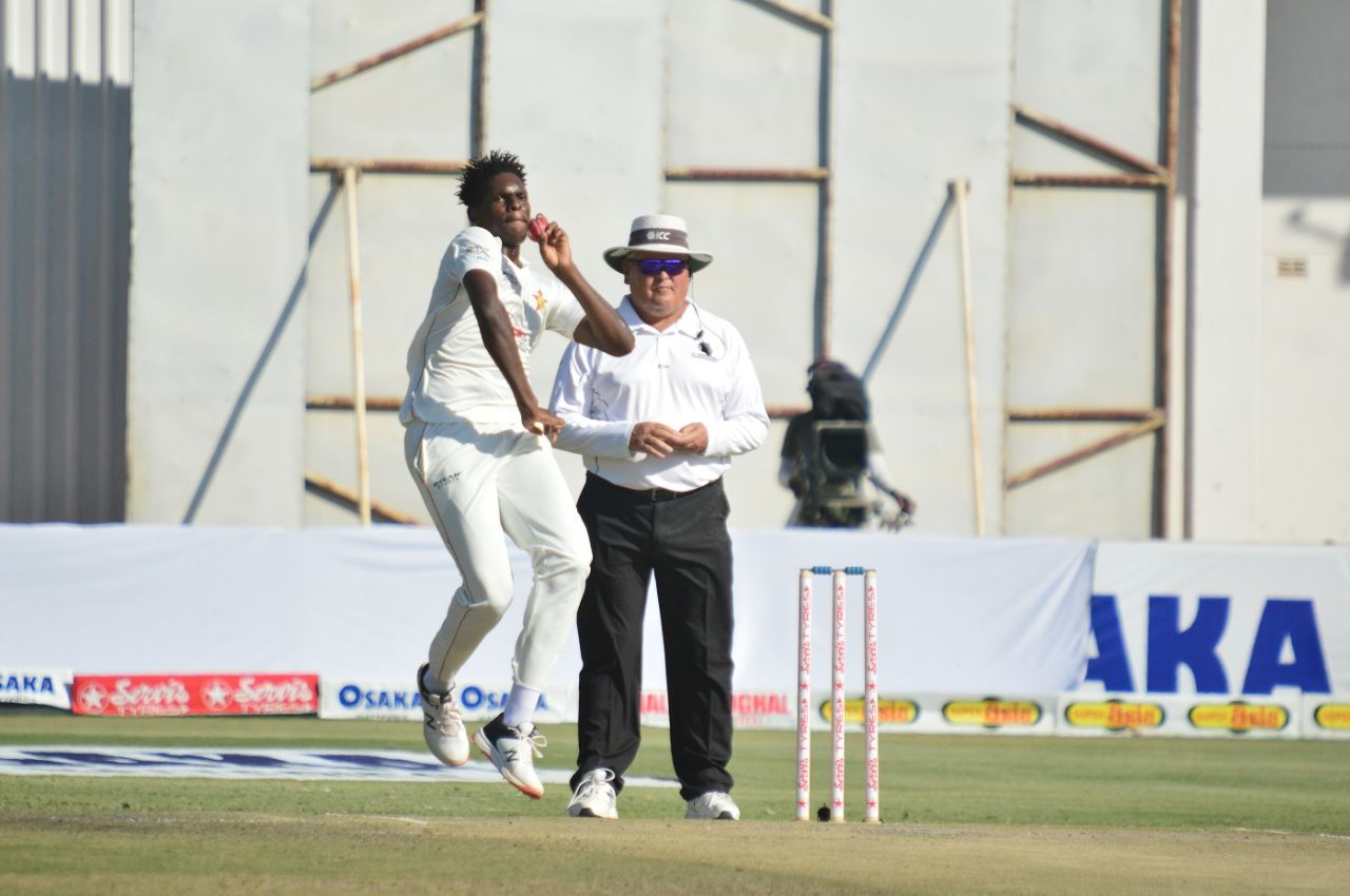 Richard Ngarava in his delivery stride, Zimbabwe vs Pakistan, 1st Test, Harare, 1st day, April 29, 2021