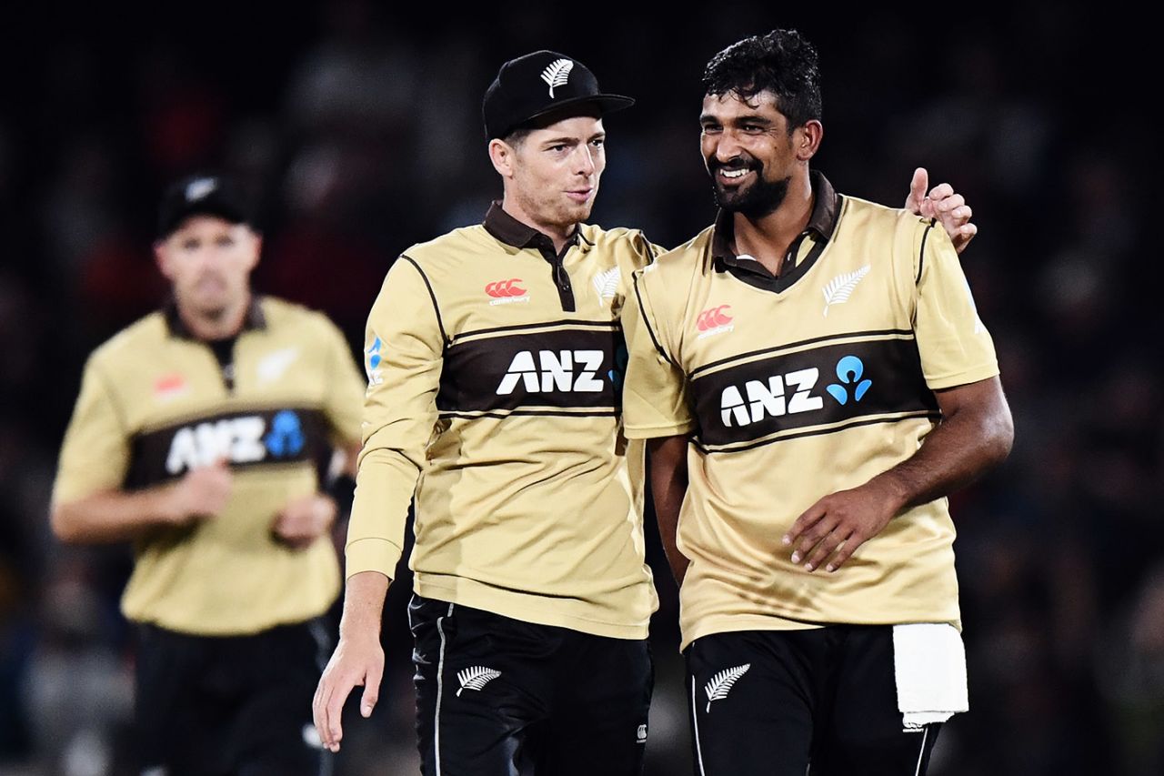 Mitchell Santner and Ish Sodhi celebrate a wicket, New Zealand vs Australia, 1st T20I, Christchurch, February 22, 2021