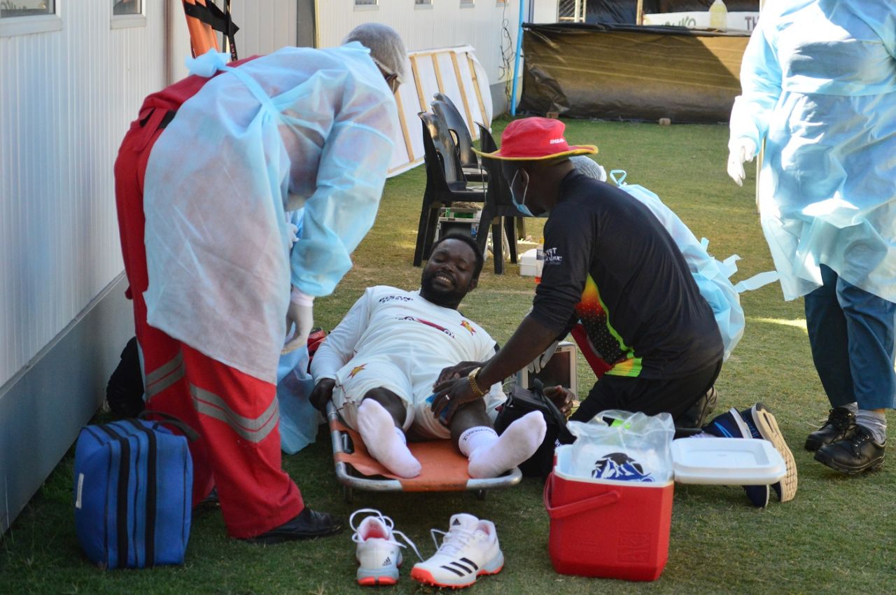 Roy Kaia copped a blow to his left knee while fielding at short leg, Zimbabwe vs Pakistan, 2nd Test, Harare, 1st day, May 7, 2021