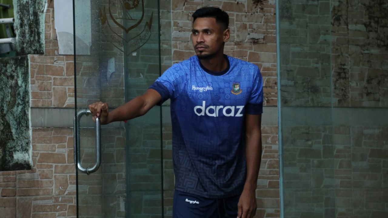 Mustafizur Rahman arrives at a training session, after completing quarantine on his return from the IPL, Dhaka, May 18, 2021