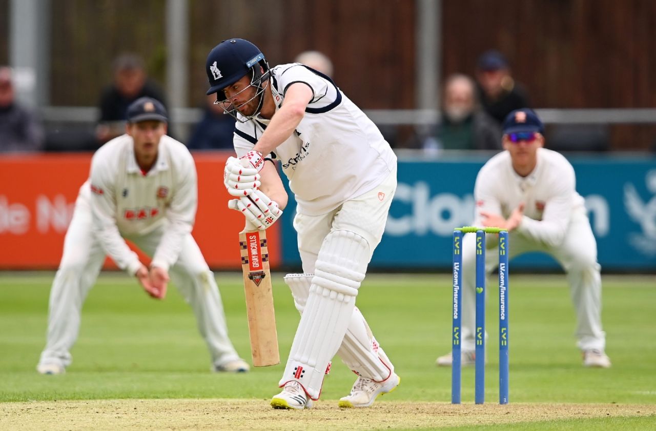 Dom Sibley batted 120 balls for 43 on his return to county cricket, Essex vs Warwickshire, LV= Insurance Championship, Chelmsford, 1st day, May 20, 2021