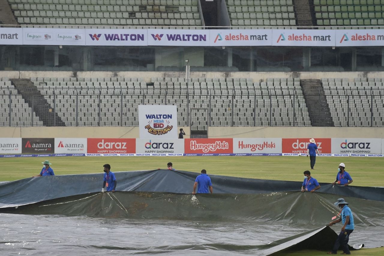 The ground staff rushes in to cover the pitch as rain stops play, Bangladesh vs Sri Lanka, 2nd ODI, Dhaka, May 25, 2021
