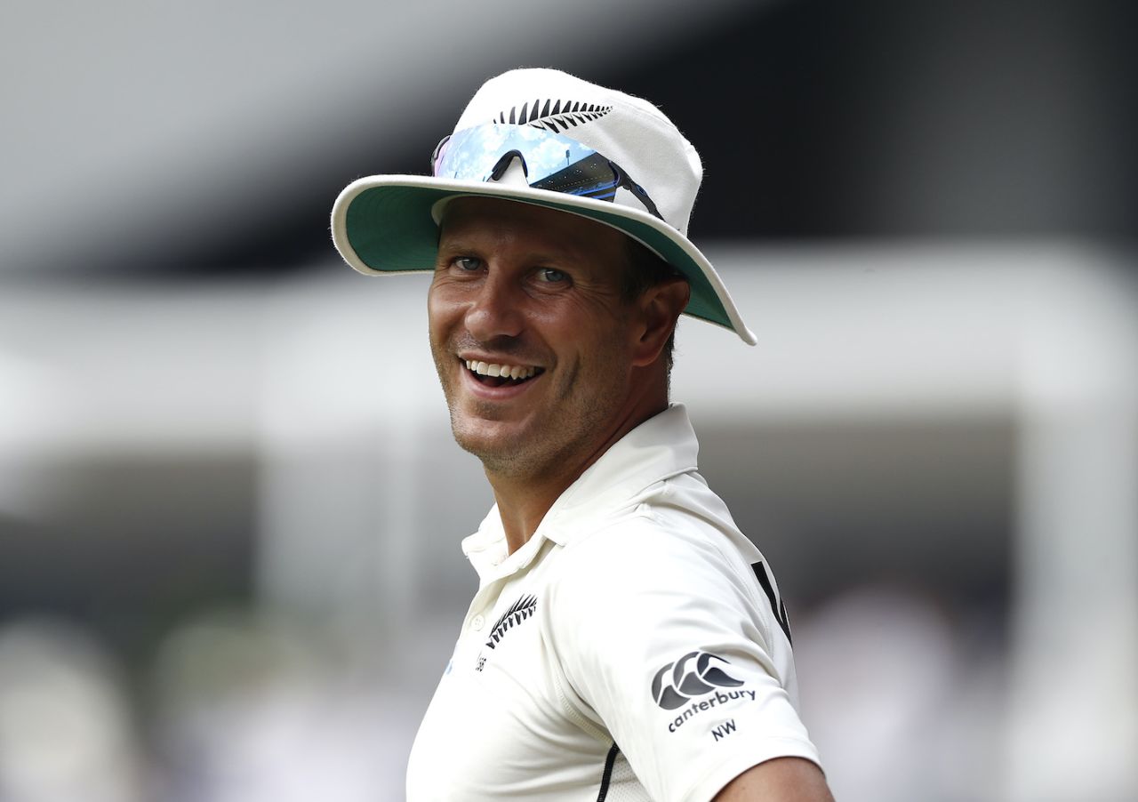 Neil Wagner has fun with the crowd, Australia v New Zealand, 3rd Test, Sydney, 2nd day, January 4, 2020