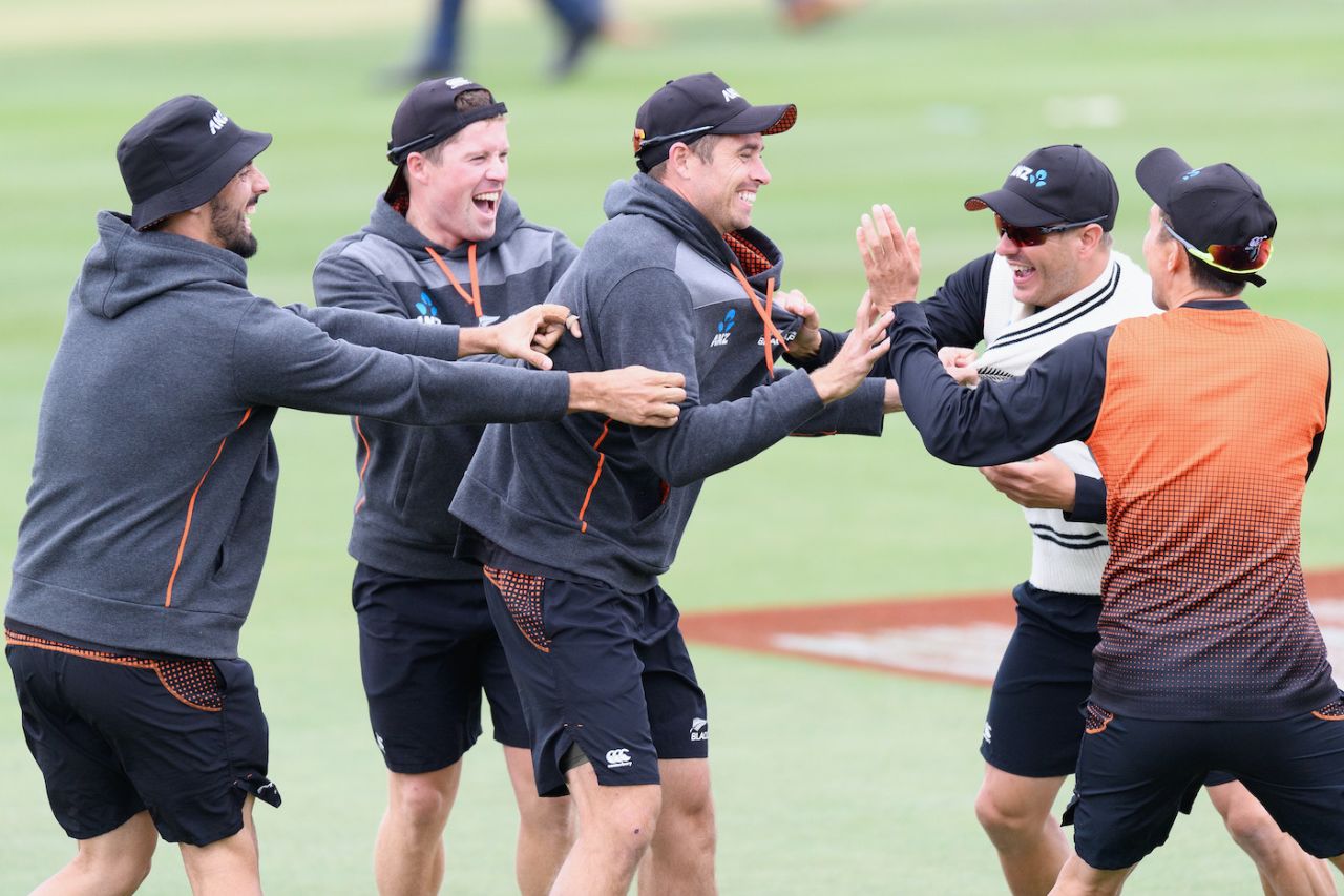 Daryl Mitchell, Henry Nicholls, Tim Southee, Neil Wagner and Trent Boult warm up, New Zealand v India, 2nd Test, Christchurch, 3rd day, March 2, 2020