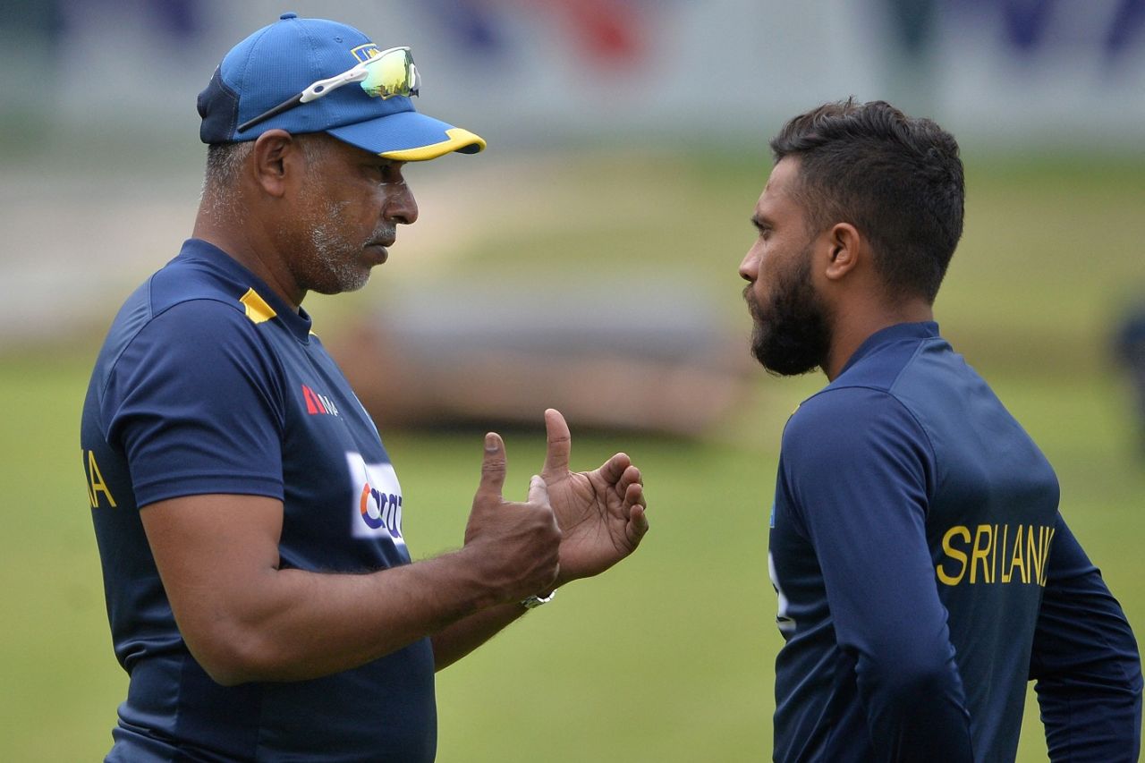 Sri Lanka bowling coach Chaminda Vaas has a chat with Kusal Mendis during training, Dhaka, May 26, 2021