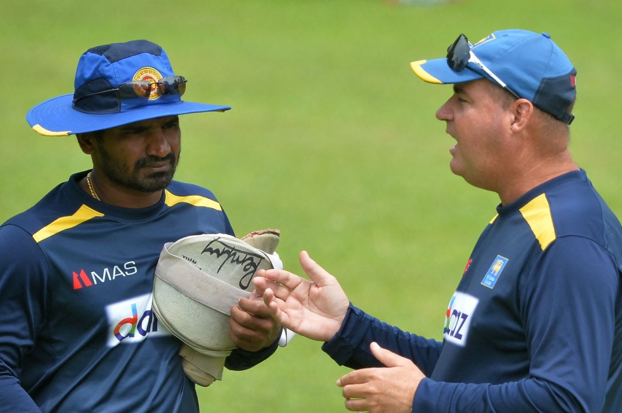 Mickey Arthur has a chat with Kusal Perera, Dhaka, May 27, 2021