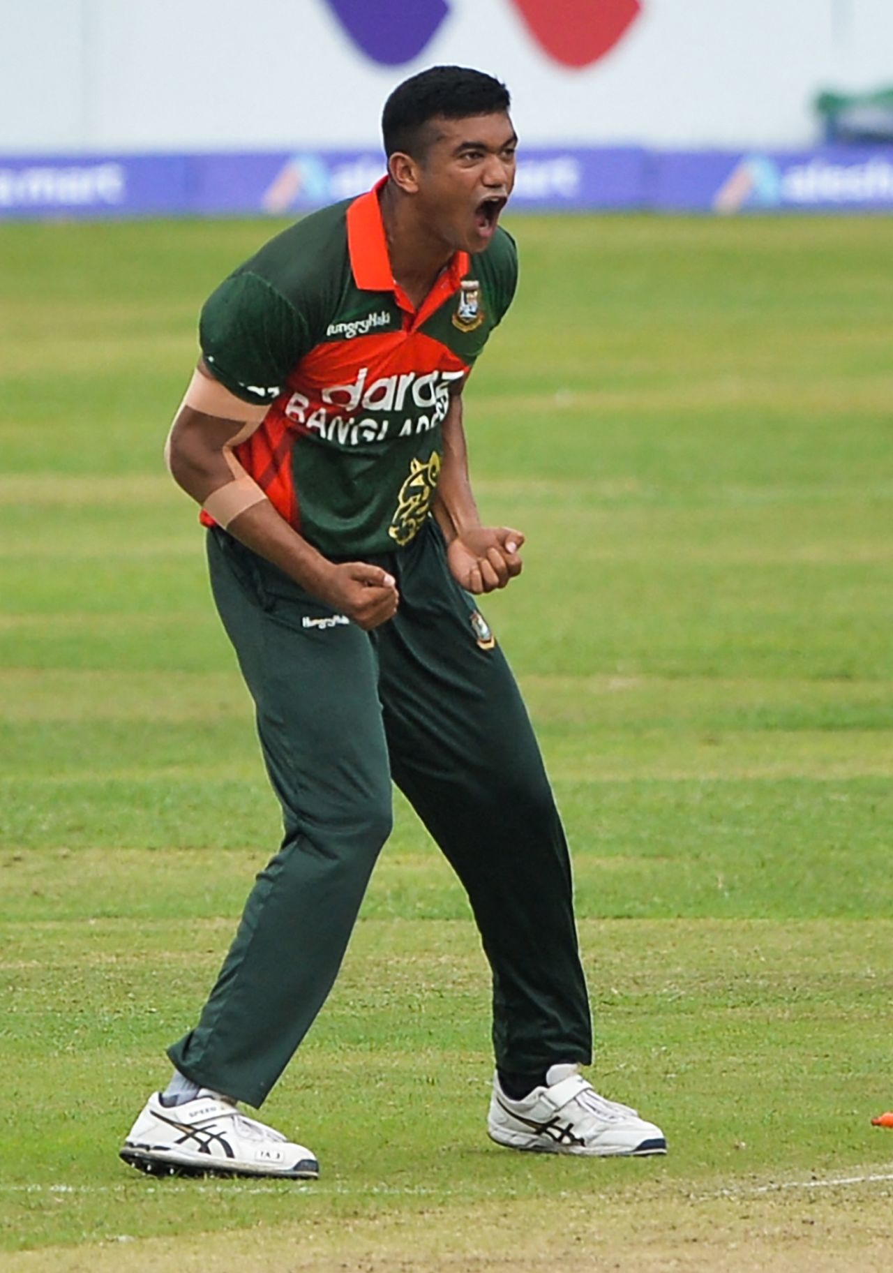 Taskin Ahmed is pumped after picking up two wickets in one over, Bangladesh vs Sri Lanka, 3rd ODI, Dhaka, May 28, 2021