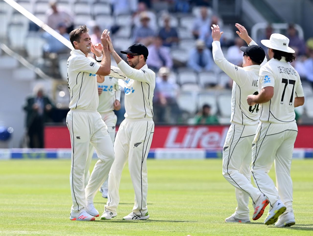 Tim Southee celebrates the wicket of Zak Crawley, 1st Test, England vs New Zealand, 2nd day, Lord's, June 3, 2021