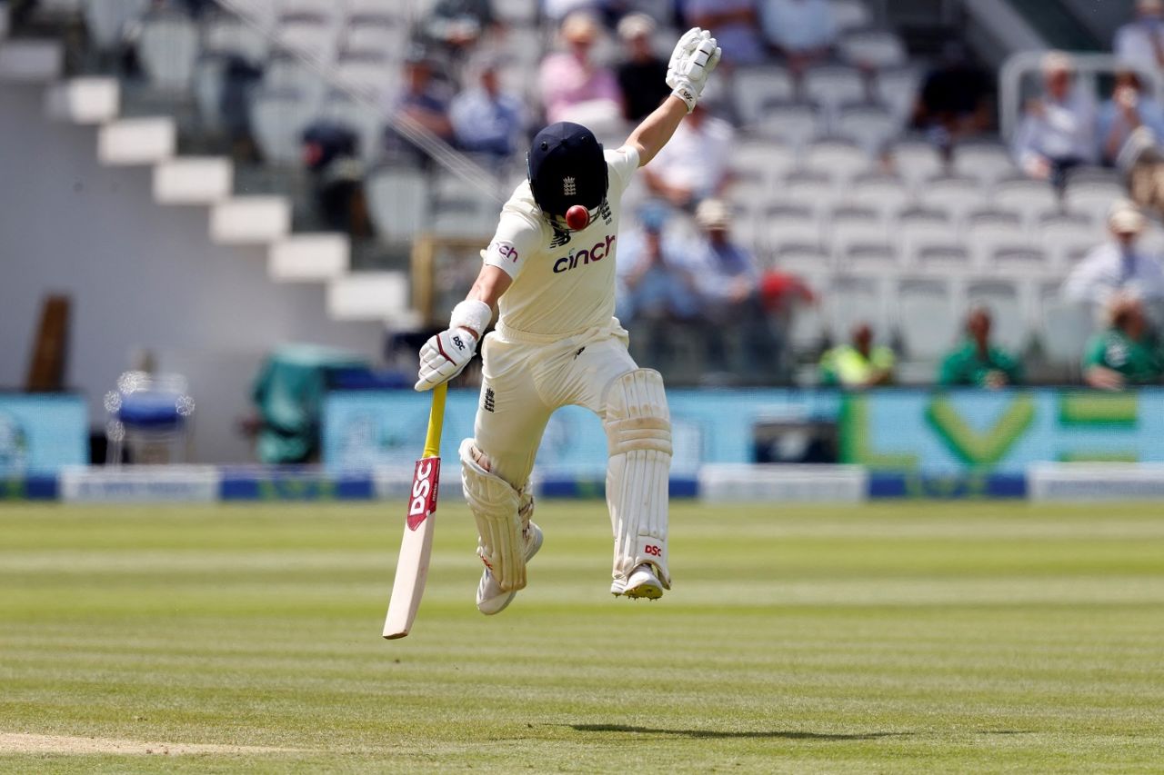 Rory Burns tries to evade a throw heading towards his forehead, 1st Test, England vs New Zealand, 4th day, London, June 5, 2021