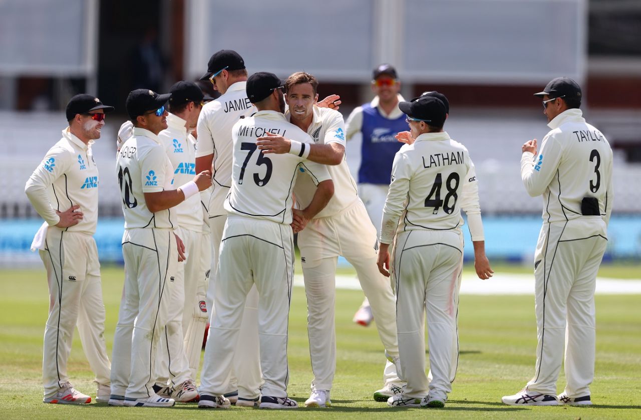 Tim Southee is congratulated by his team-mates after grabbing a five-for, 1st Test, England vs New Zealand, 4th day, Lord's, June 5, 2021