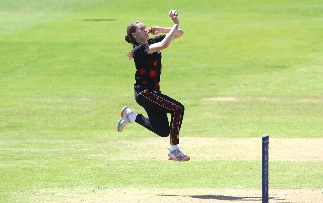 Emily Arlott took a hat-trick, Rachael Heyhoe Flint Trophy, Southern Vipers vs Central sparks, Hove, June 5 2021