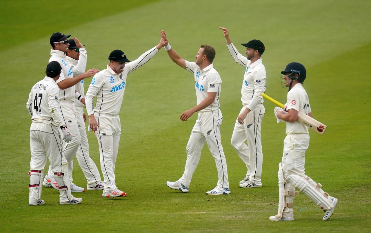 Neil Wagner celebrates with team-mates after claiming the wicket of Rory Burns, England vs New Zealand, 1st Test, Lord's, 5th day, June 6, 2021