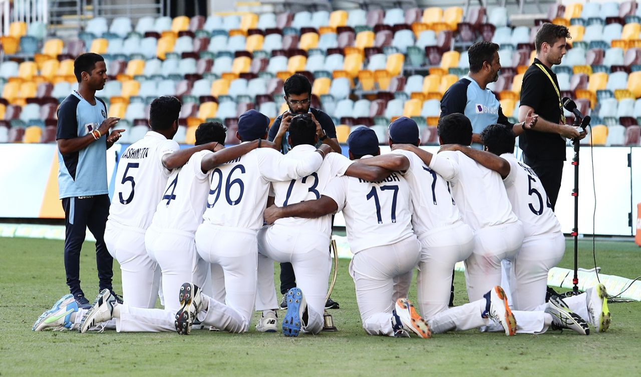 India players take a photo together, Australia vs India, 4th Test, Brisbane, 5th day, January 19, 2021