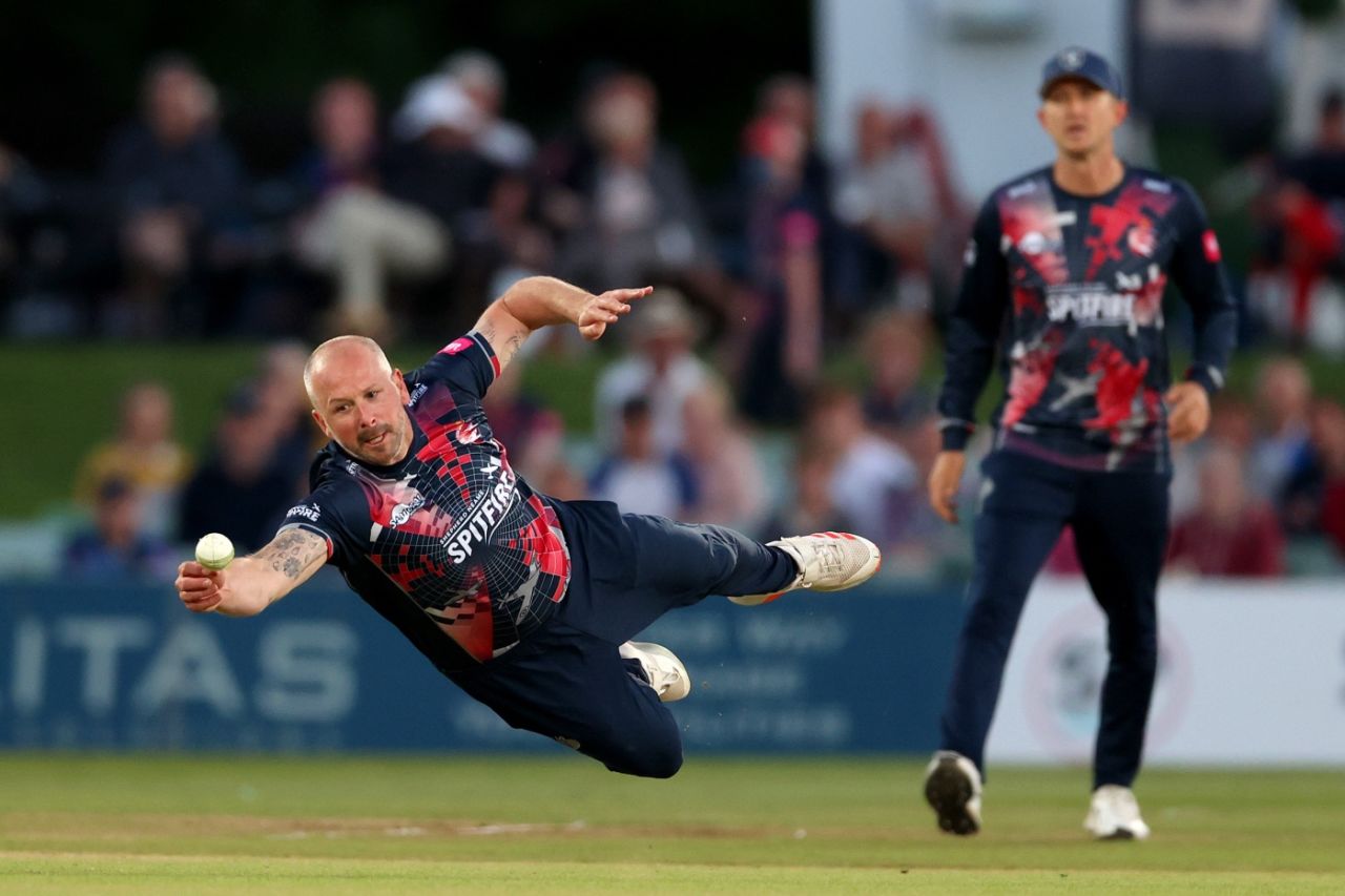 Darren Stevens throws himself into an attempted catch during Kent's victory over Hampshire, Vitality Blast, Canterbury, June 9, 2021