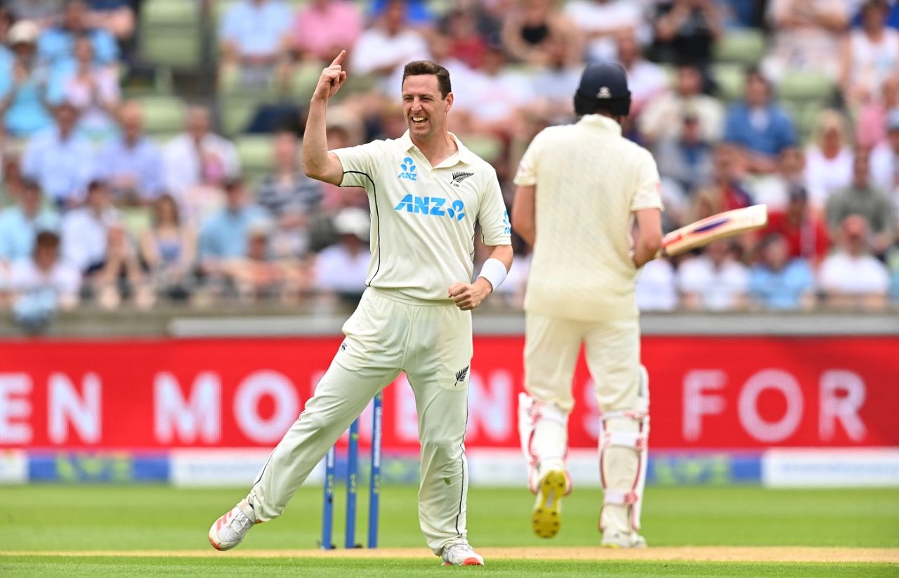 Matt Henry celebrates the wicket of Dom Sibley, England vs New Zealand, 2nd Test, Day 1, Birmingham, June 10, 2021
