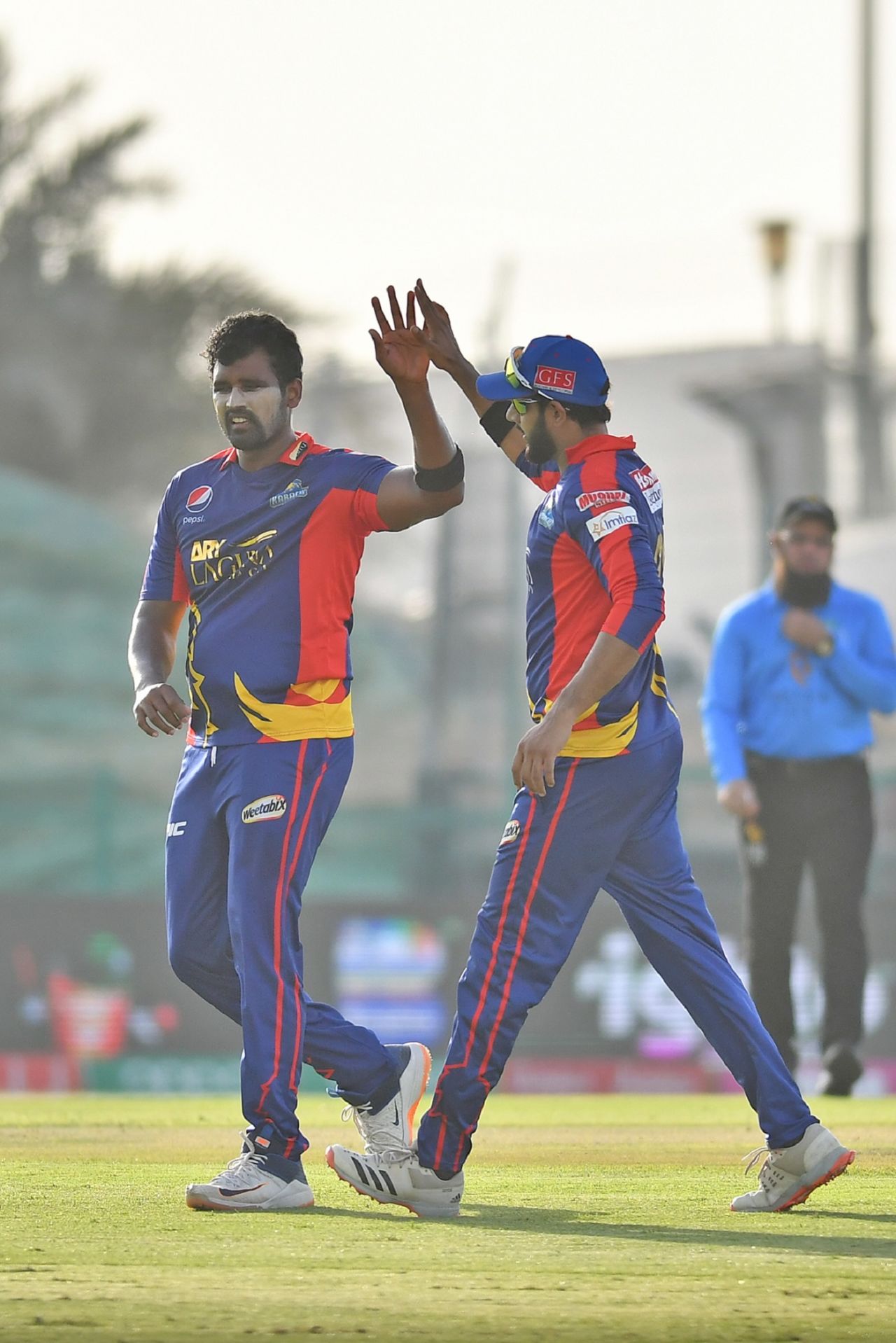 Thisara Perera and Imad Wasim celebrate a wicket, Karachi Kings vs Multan Sultans, Abu Dhabi, PSL 2021, June 10, 2021