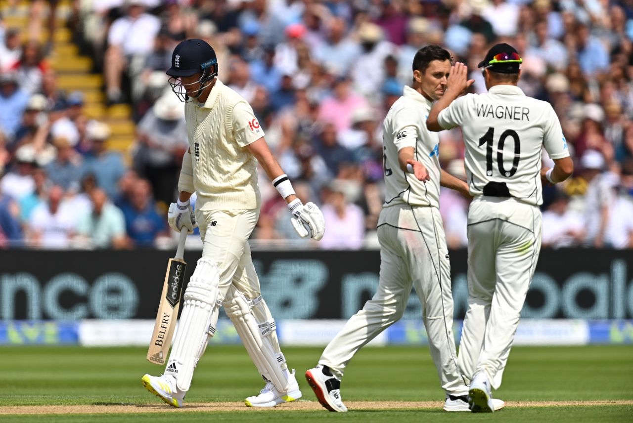 Neil Wagner congratulates Trent Boult after the fall of Stuart Broad's wicket, England vs New Zealand, 2nd Test, Birmingham, 2nd day, June 11, 2021