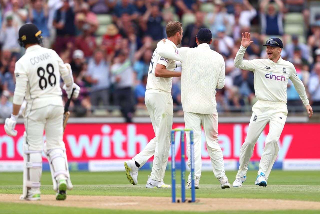 Ollie Pope congratulates Stuart Broad after the latter dismissed Devon Conway, England vs New Zealand, 2nd Test, Birmingham, 2nd day, June 11, 2021