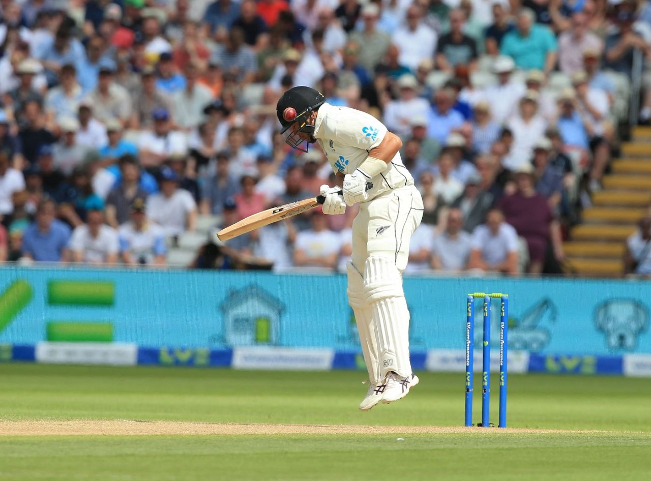 Ross Taylor ducks a bouncer, England vs New Zealand, 2nd Test, Edgbaston, 3rd day, June 12, 2021