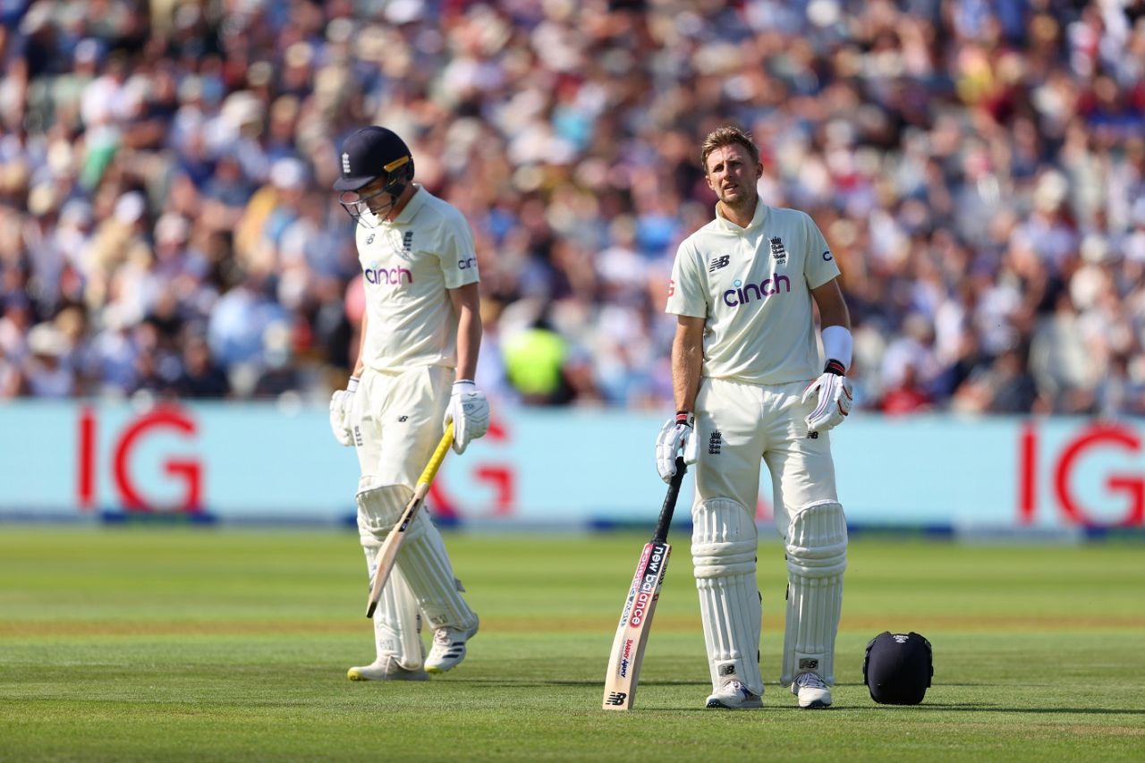 Dan Lawrence walks back for a duck as Joe Root looks on, England vs New Zealand, 2nd Test, Edgbaston, 3rd day, June 12, 2021